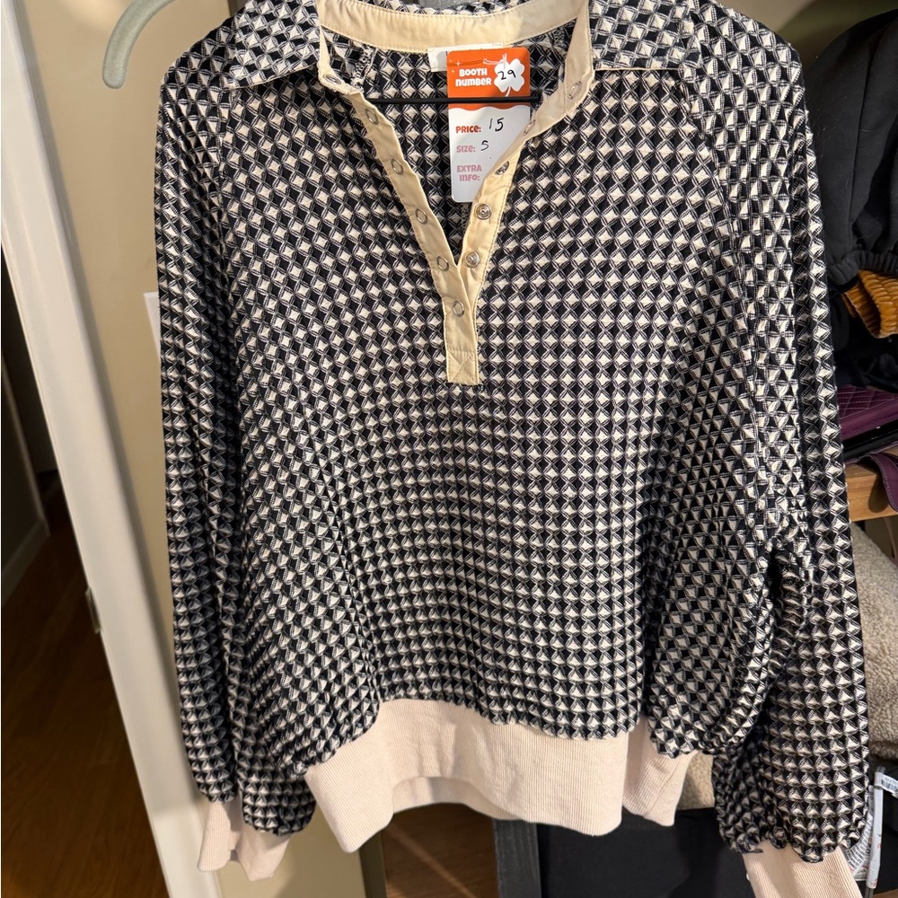 Geometric Black & Cream Knit Top